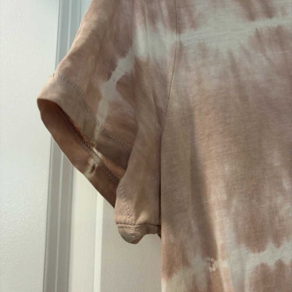 Universal Thread Tan and White Tie Dye V Neck T Shirt - Picture 3 of 6
